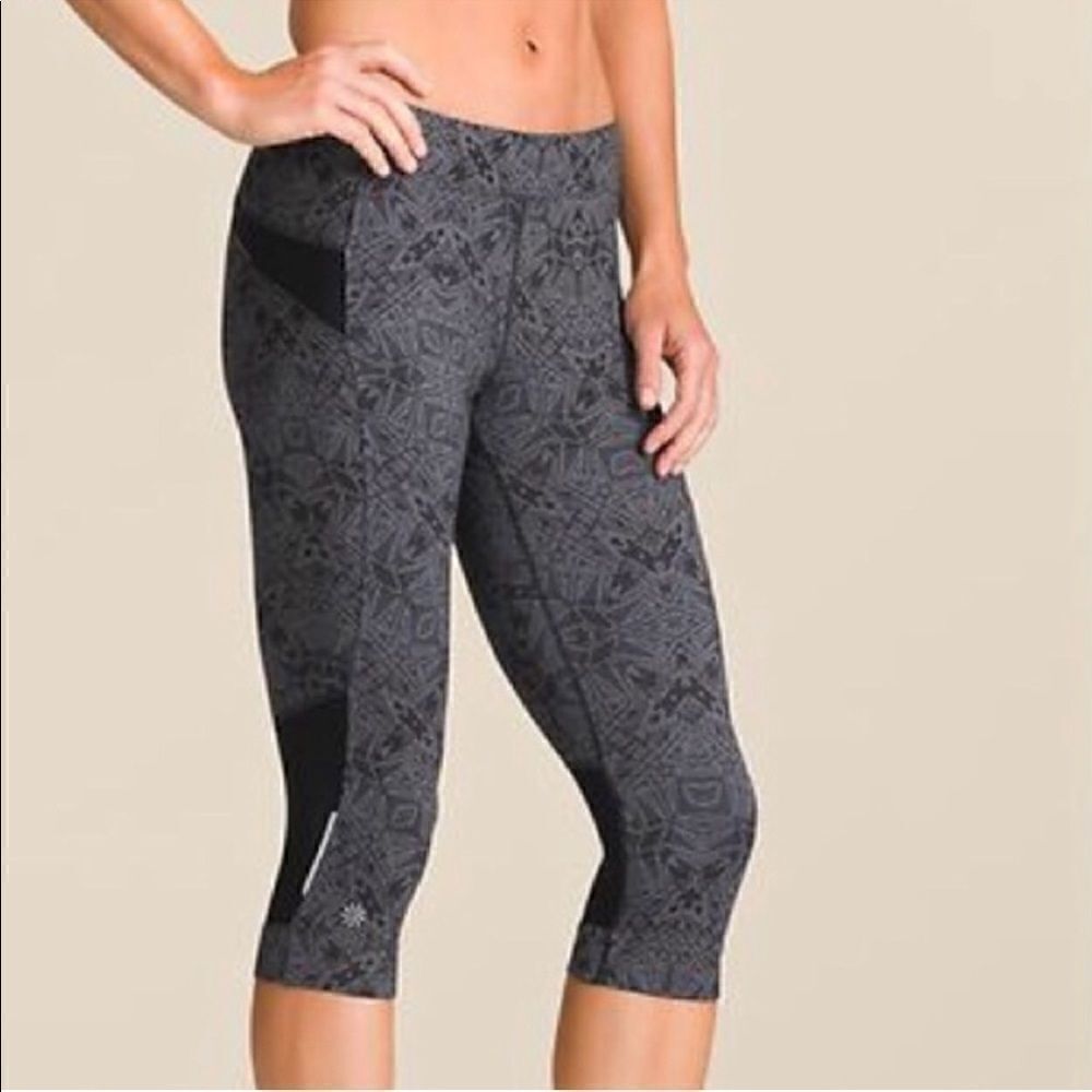 Athleta Cairo Bare to Run Cropped Leggings Pants